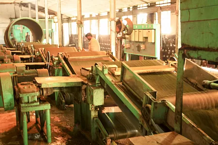 Maschinen in der Teefabrik
