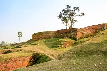 Mauer der Mahasthangarh Festung