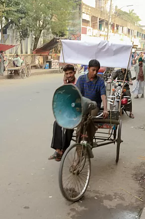 Mobile minaret on a rikshaw